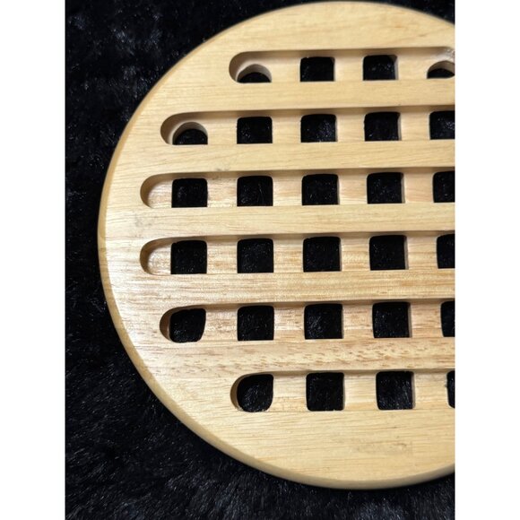 Round Wooden Lattice Trivet For Hot Pots & Pans - Picture 5 of 7